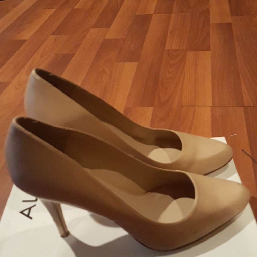 ALDO EUC NUDE COLORED PUMPS - Picture 2 of 5